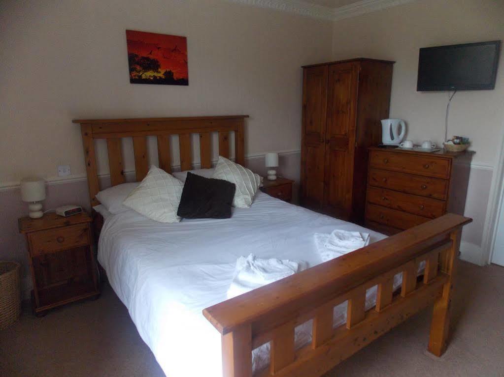 The Penruddocke Arms Bed & Breakfast Dinton  Luaran gambar